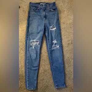 Levi’s High Rise Mom Jeans